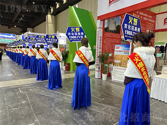 火爆網(wǎng)美女禮儀宣傳隊(duì)亮相2024中原農(nóng)資雙交會(huì)！