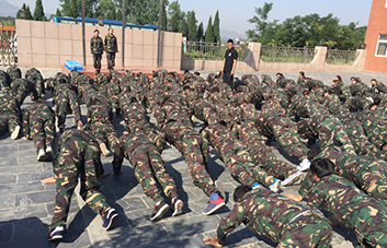 為榮譽(yù)拼搏，為理想奮起，為成功努力！